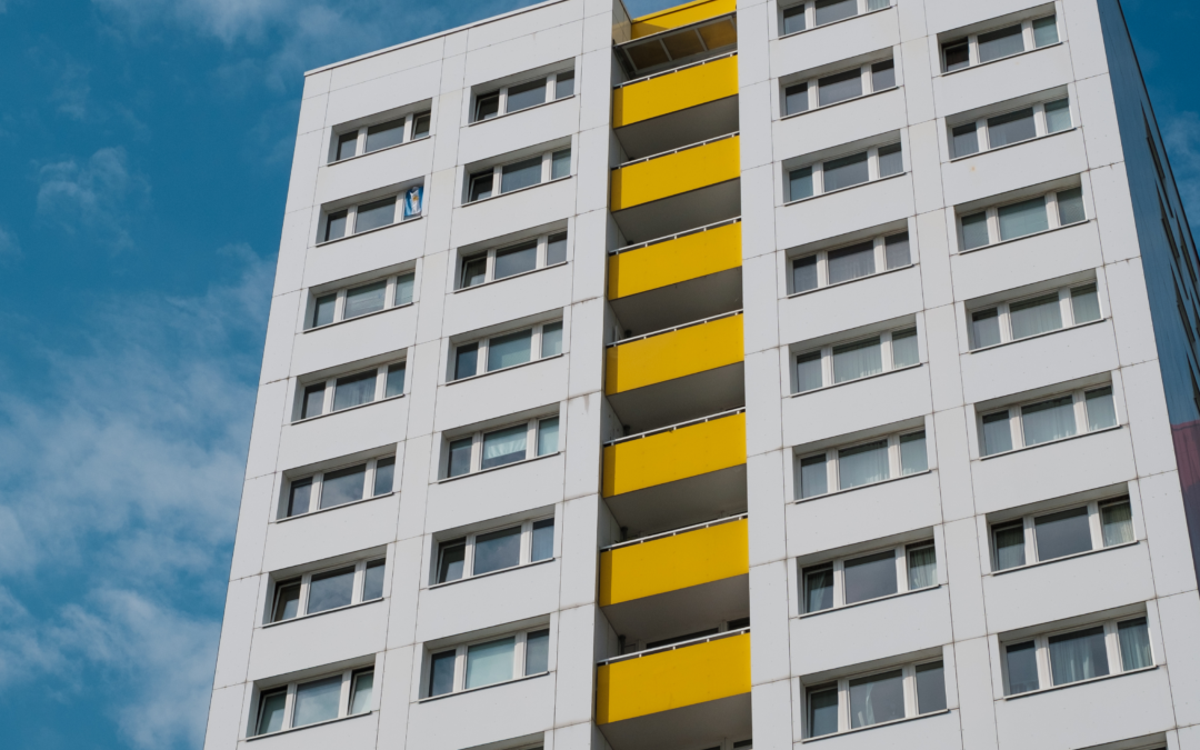 Por que preciso pintar e lavar as fachadas?